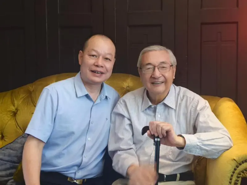 Întâlnire cu academicianul CAS Xu Zhihong pentru a explora tehnologia de bioproducție Anoectochilus și a obține inscripția sa exclusivă pentru Xinquan Shibawan Ice Snow Anoectochilus